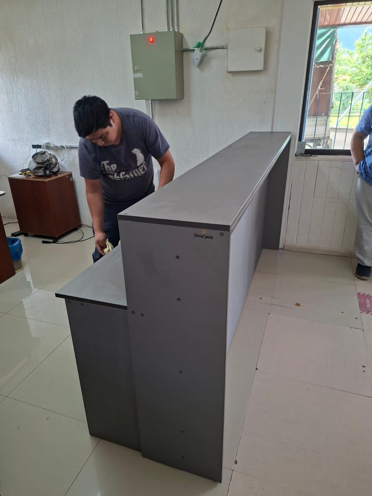 Montaje de un mueble a medida en el lugar del cliente
